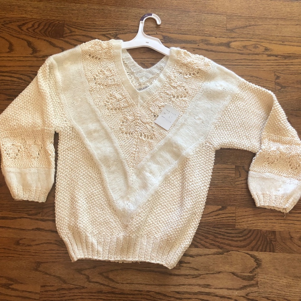 Lakewest Limited cream colored sweater L NWT